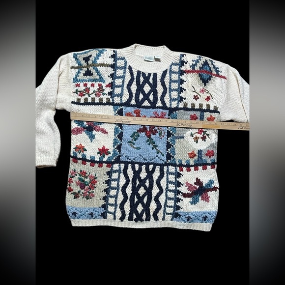 90’s Classic Elements Cream and Navy Knit Top With Shoulder Pads - Picture 7 of 10